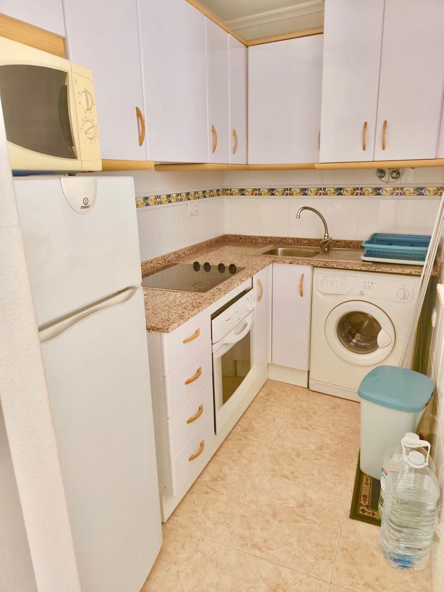 2 bedroom Apartment for sale in Torrevieja with pool - € 124,000 (Ref: 9308977)