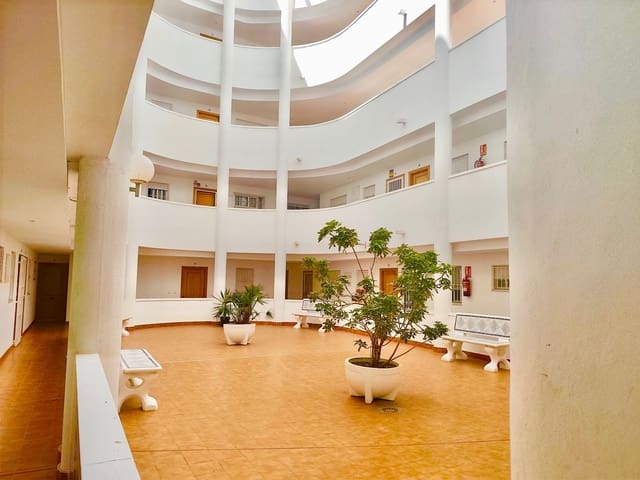 2 bedroom Apartment for sale in Torrevieja with pool - € 124,000 (Ref: 9308977)