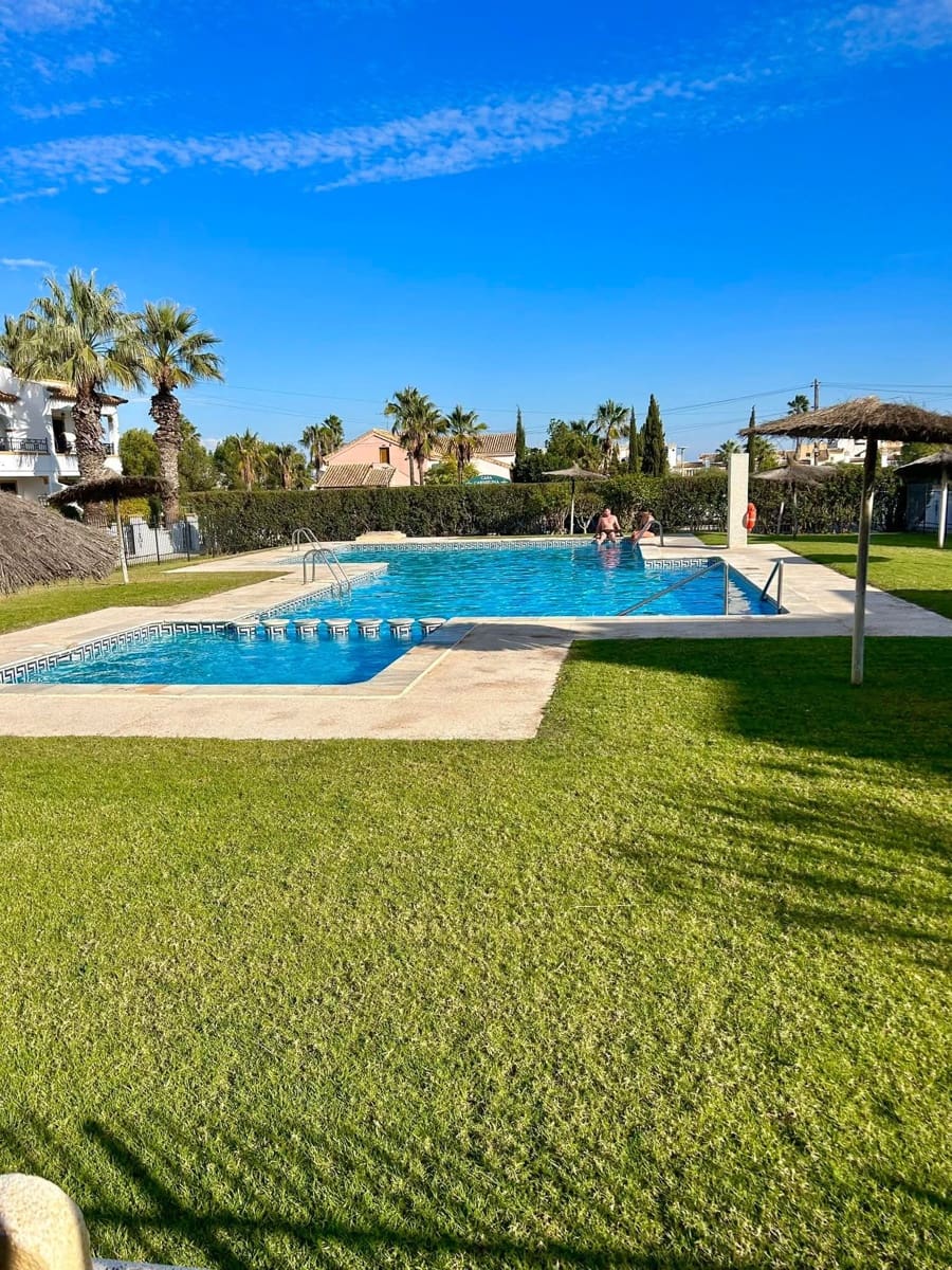 2 soveværelse Lejlighed til salg i Villamartin med swimmingpool - € 185.000 (Ref: 9403591)