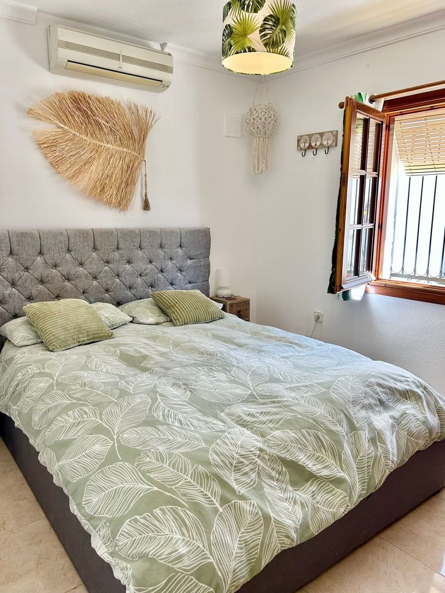 2 soveværelse Lejlighed til salg i Villamartin med swimmingpool - € 185.000 (Ref: 9403594)