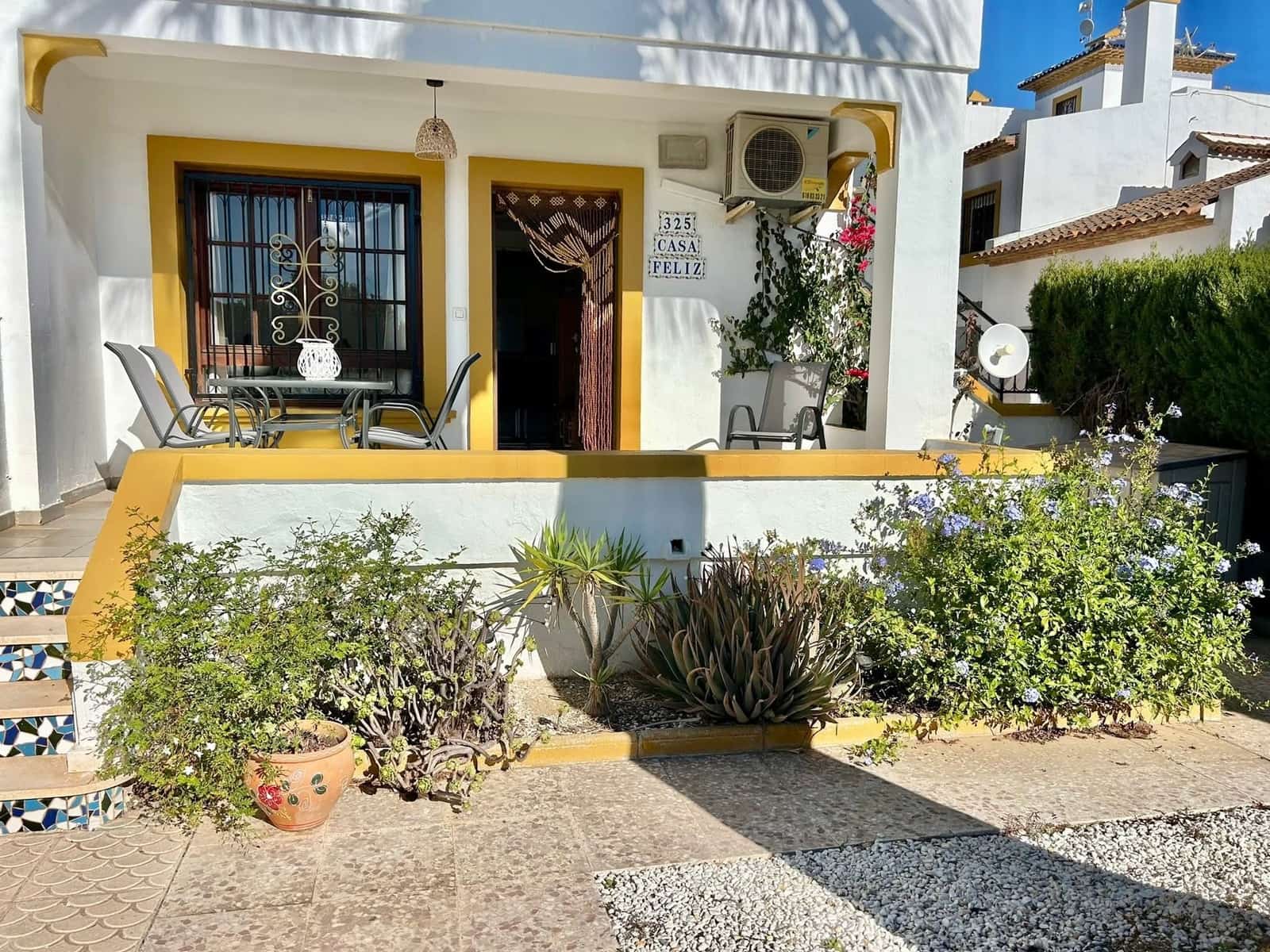 2 soveværelse Lejlighed til salg i Villamartin med swimmingpool - € 185.000 (Ref: 9403594)