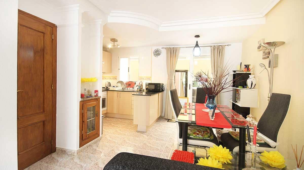 2 bedroom Semi-detached Villa for sale in Orihuela Costa with pool - € 165,000 (Ref: 9447001)