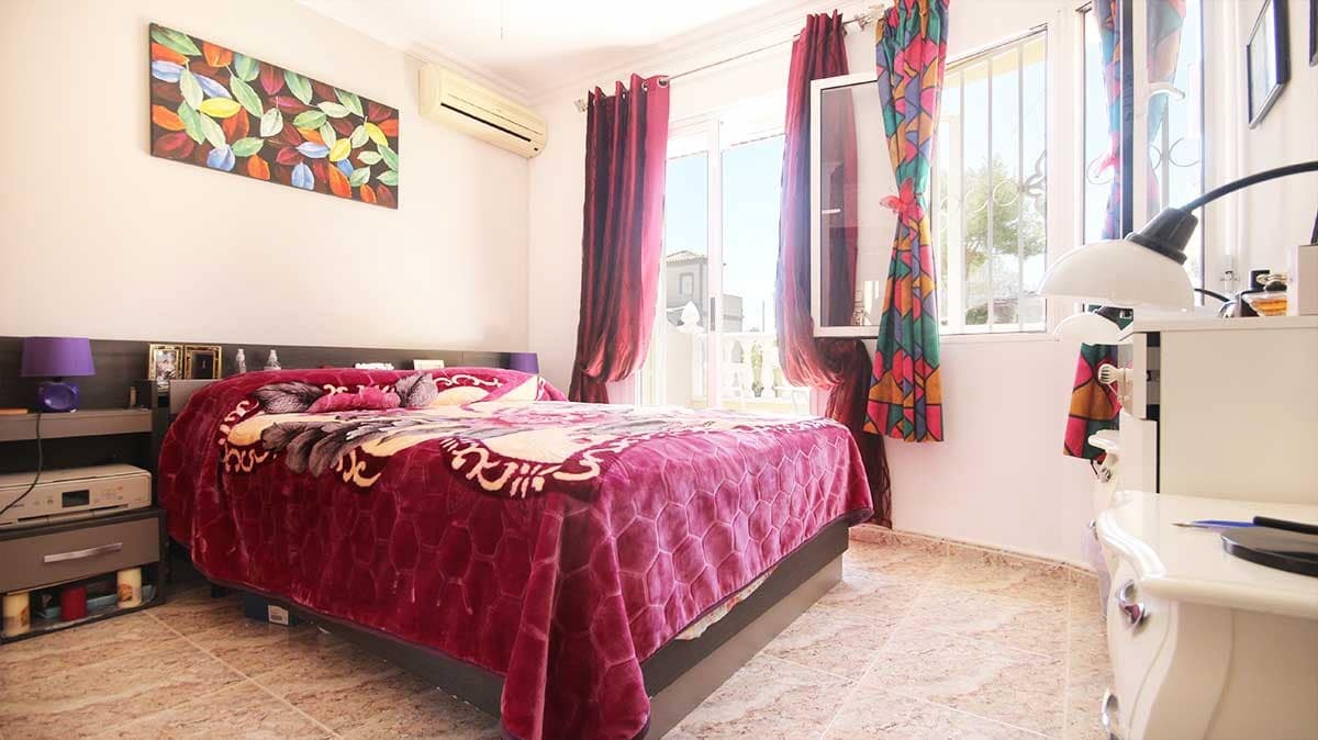 2 bedroom Semi-detached Villa for sale in Orihuela Costa with pool - € 165,000 (Ref: 9447001)