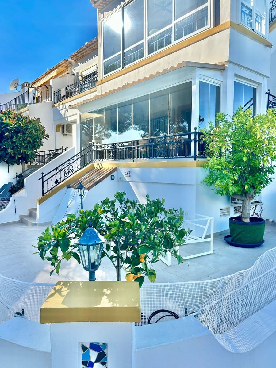 2 bedroom Apartment for sale in Villamartin with pool - € 212,000 (Ref: 9493959)