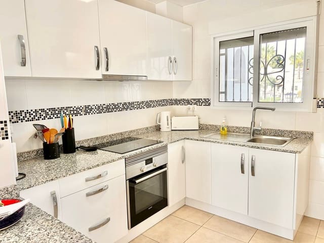 3 makuuhuone Omakotitalo myytävänä paikassa Villamartin, Orihuela mukana uima-altaan - 278 000 € (Ref: 9599877)