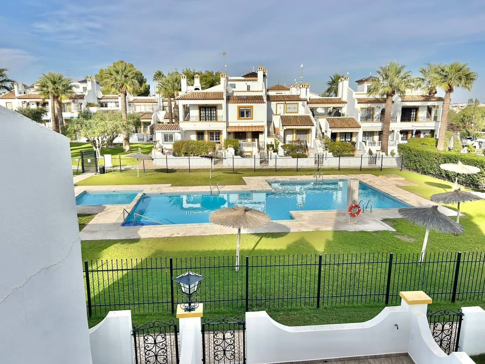 3 makuuhuone Omakotitalo myytävänä paikassa Villamartin mukana uima-altaan - 278 000 € (Ref: 9599877)