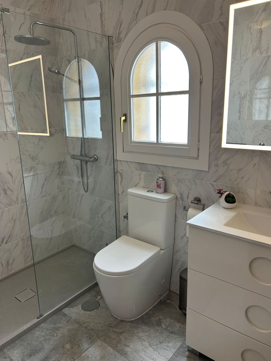 3 quarto Moradia em Banda para venda em Villamartin com piscina - 299 000 € (Ref: 9729552)