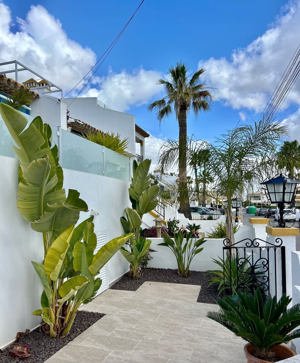 3 quarto Moradia em Banda para venda em Villamartin com piscina - 299 000 € (Ref: 9729552)