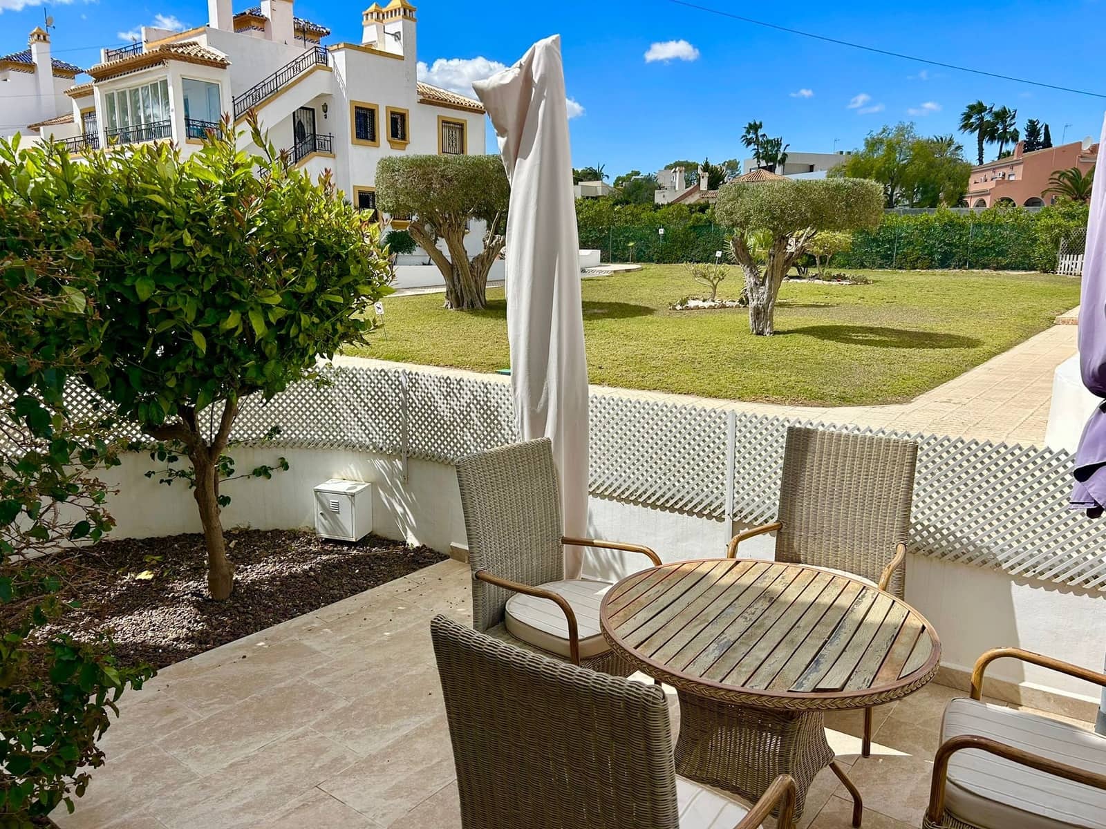 3 quarto Moradia em Banda para venda em Villamartin com piscina - 299 000 € (Ref: 9729552)