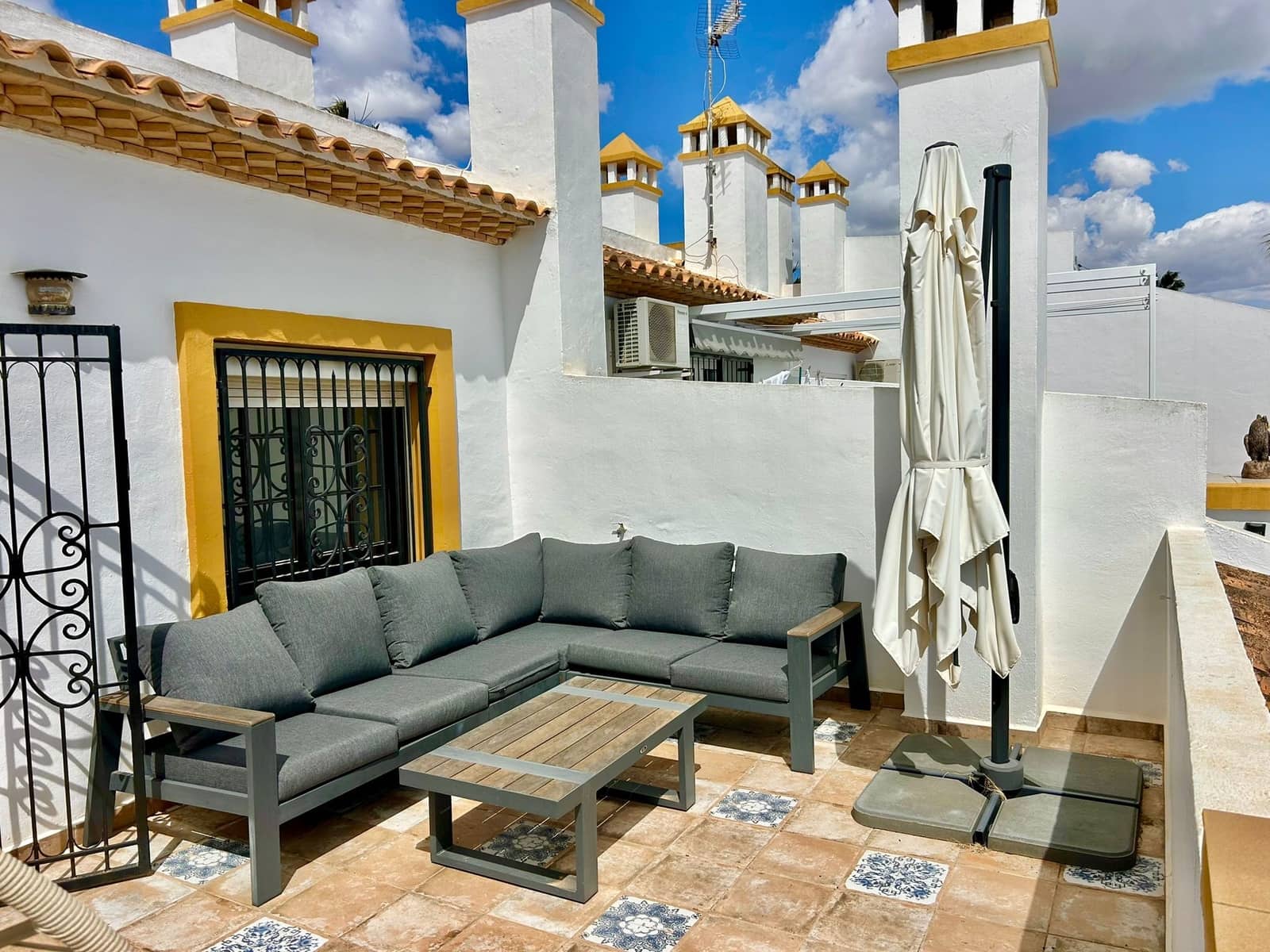 3 slaapkamer Villa te koop in Villamartin met zwembad - € 299.000 (Ref: 9781996)