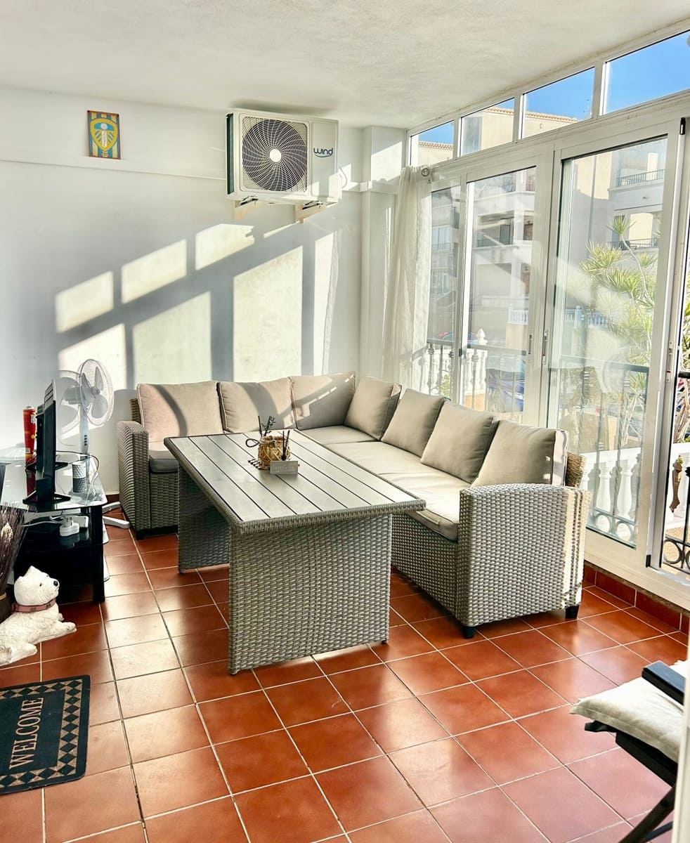 2 chambre Appartement à vendre à Torrevieja avec piscine garage - 142 000 € (Ref: 9783349)