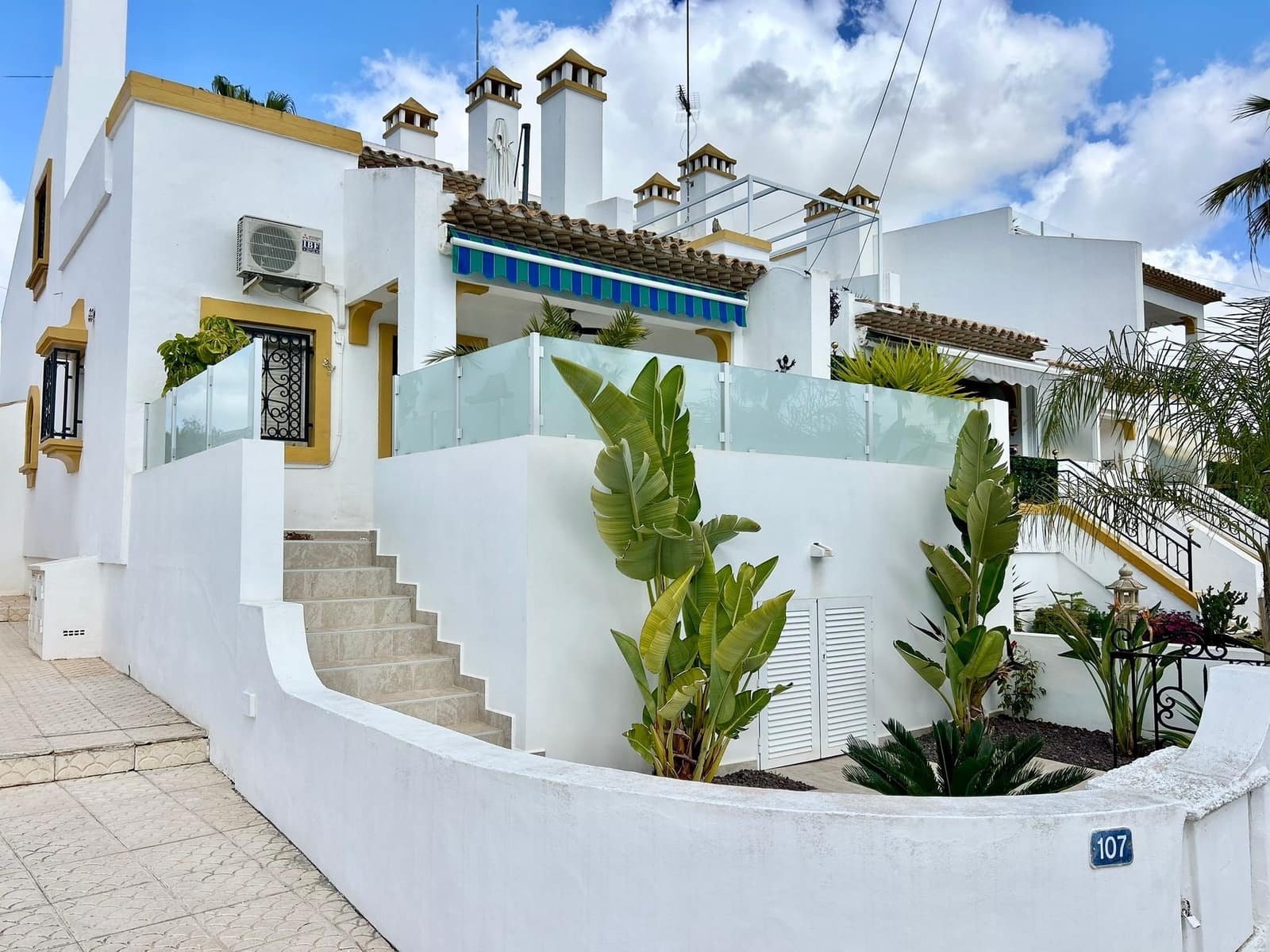 3 bedroom Villa for sale in Villamartin with pool - € 299,000 (Ref: 9788748)