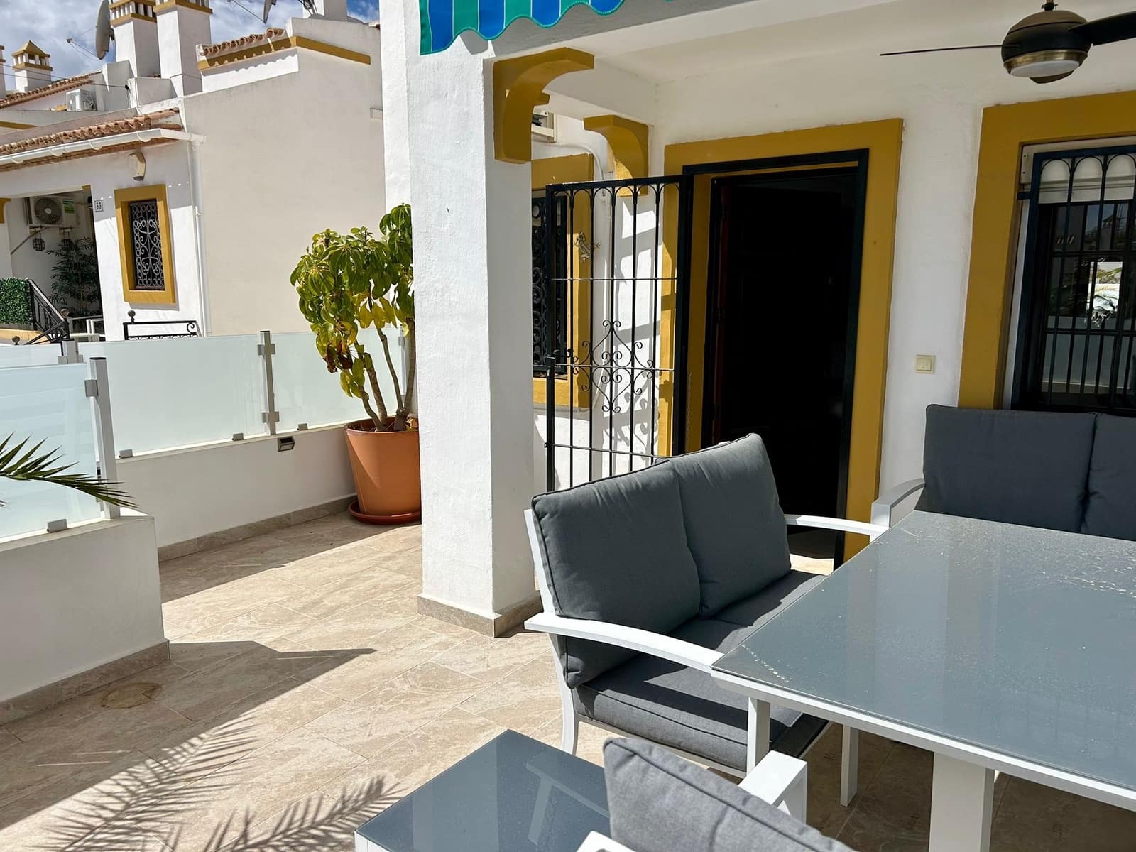 3 bedroom Villa for sale in Villamartin with pool - € 299,000 (Ref: 9788748)