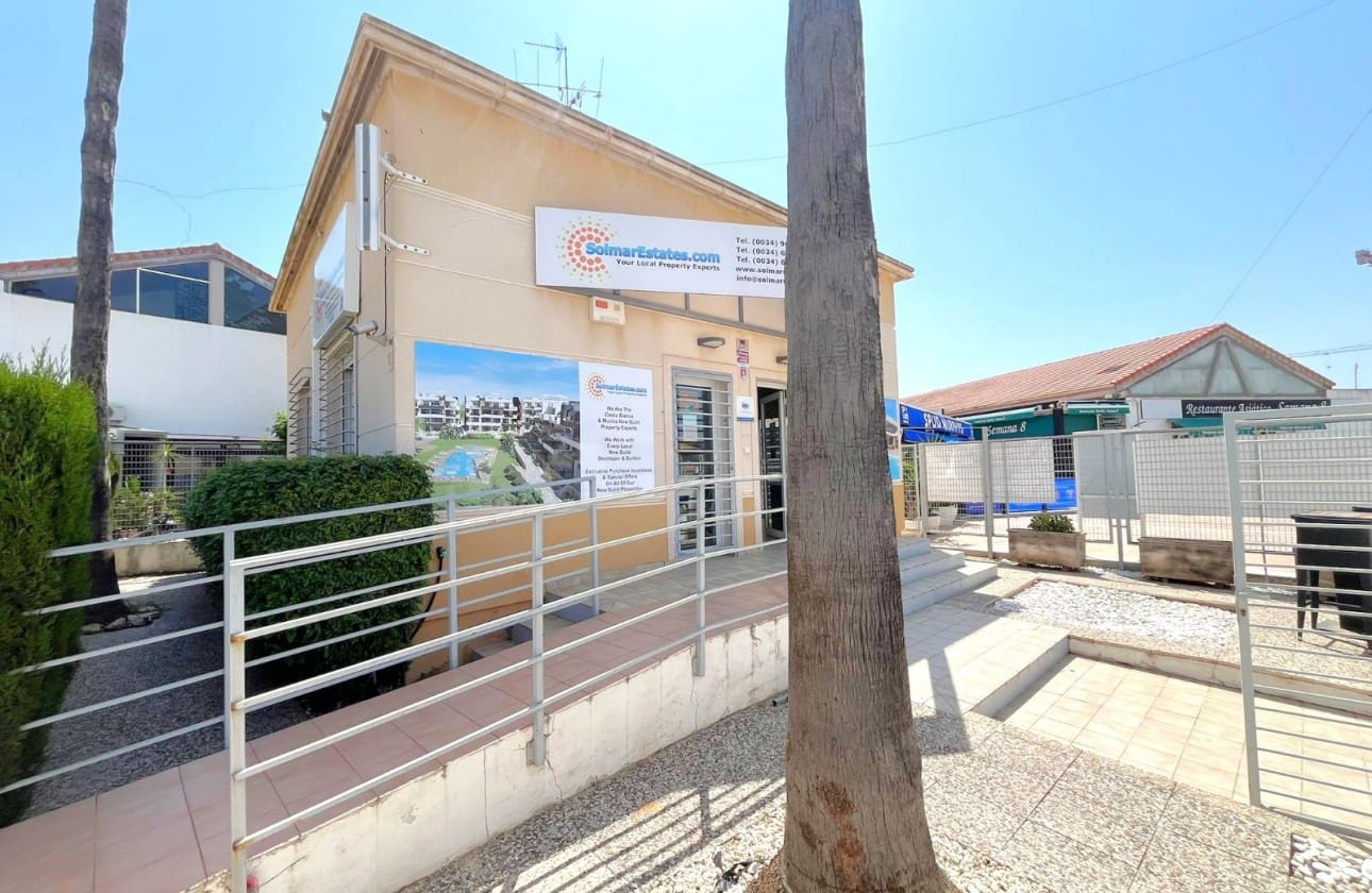 Kaupallinen myytävänä paikassa Playa Flamenca - 125 000 € (Ref: 9814658)