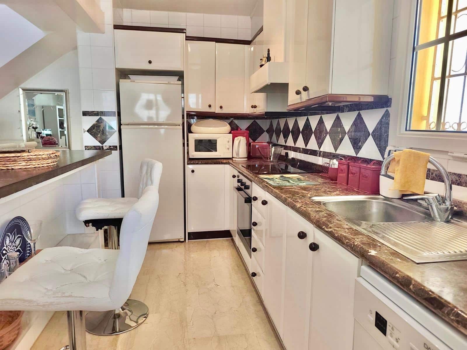 3 makuuhuone Rivitalo myytävänä paikassa Villamartin mukana uima-altaan 
autotalli - 279 000 € (Ref: 9850787)