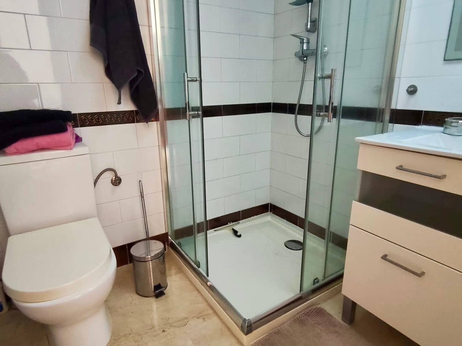 3 makuuhuone Rivitalo myytävänä paikassa Villamartin mukana uima-altaan 
autotalli - 279 000 € (Ref: 9850787)