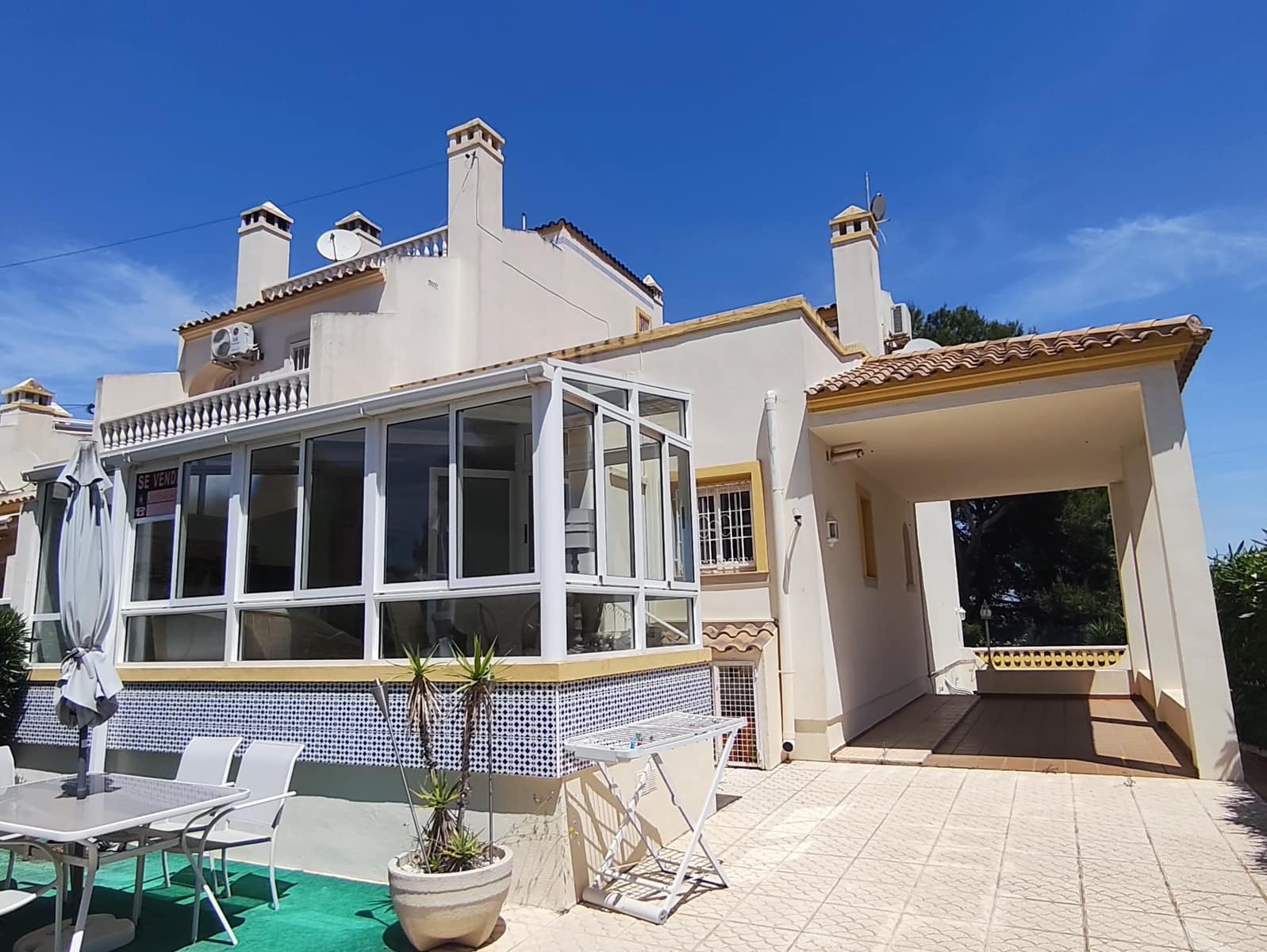 3 makuuhuone Rivitalo myytävänä paikassa Villamartin mukana uima-altaan 
autotalli - 279 000 € (Ref: 9850787)