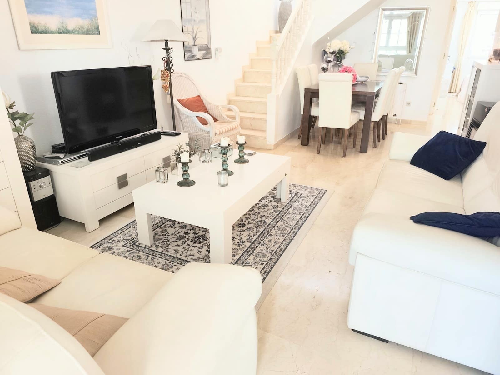 3 makuuhuone Rivitalo myytävänä paikassa Villamartin mukana uima-altaan 
autotalli - 279 000 € (Ref: 9850787)