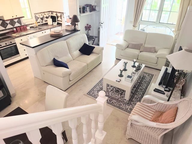 3 makuuhuone Rivitalo myytävänä paikassa Villamartin, Orihuela mukana uima-altaan 
autotalli - 279 000 € (Ref: 9850787)