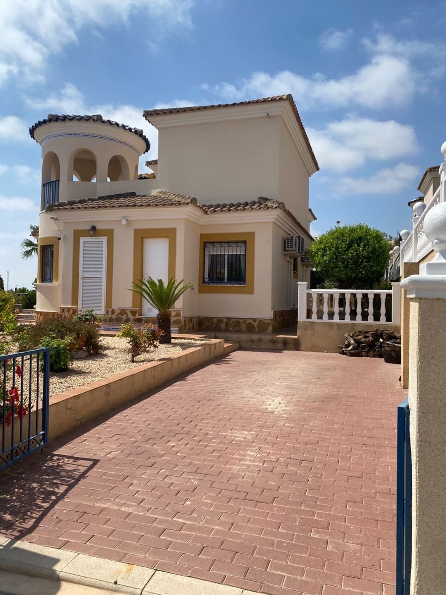 3 soveværelse Villa til salg i Pilar de la Horadada med swimmingpool garage - € 295.000 (Ref: 9892888)