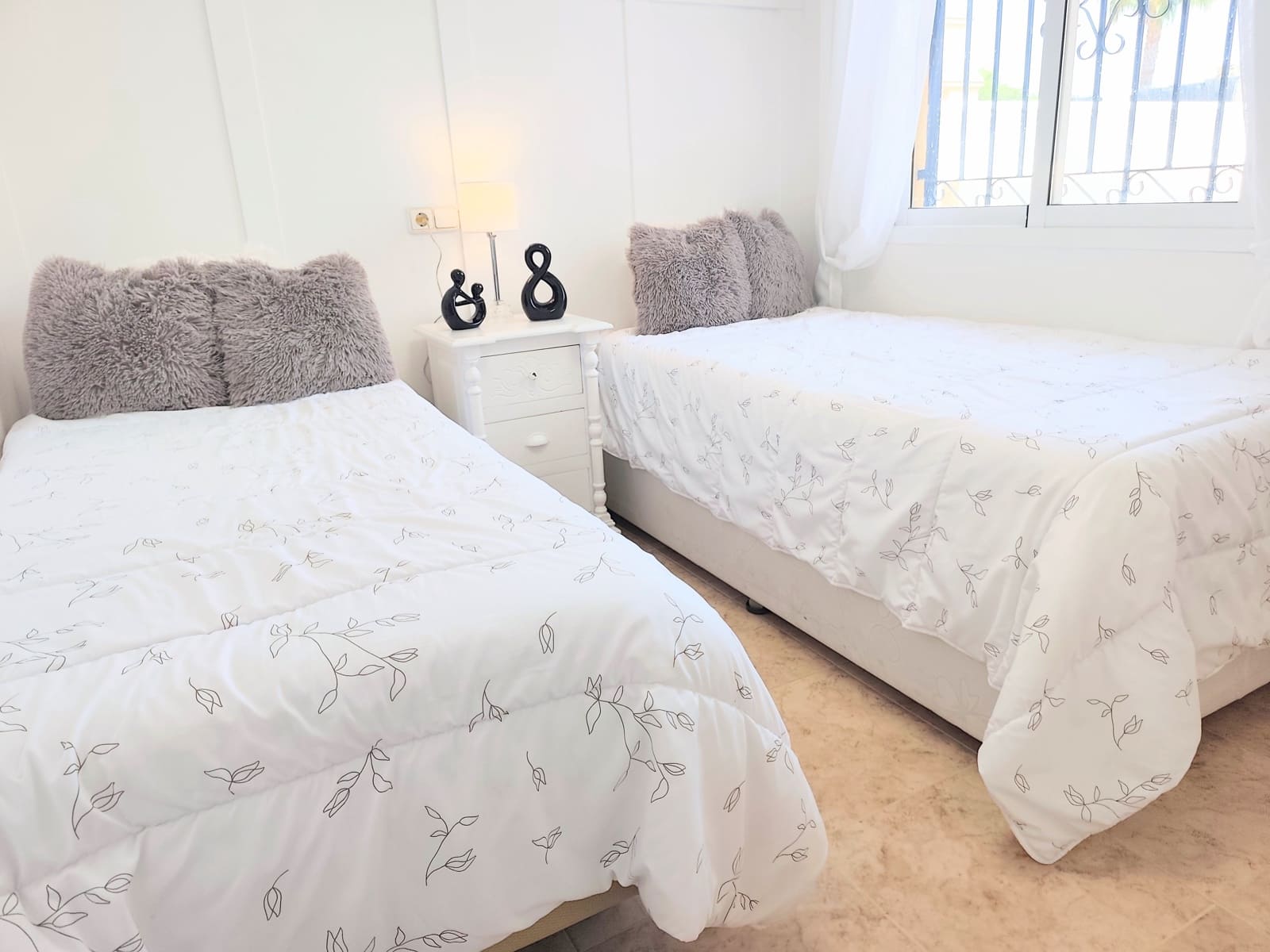3 soveværelse Villa til salg i Pilar de la Horadada med swimmingpool garage - € 295.000 (Ref: 9892888)