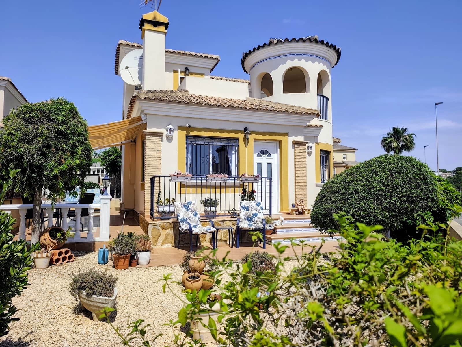 3 soveværelse Villa til salg i Pilar de la Horadada med swimmingpool garage - € 295.000 (Ref: 9892888)