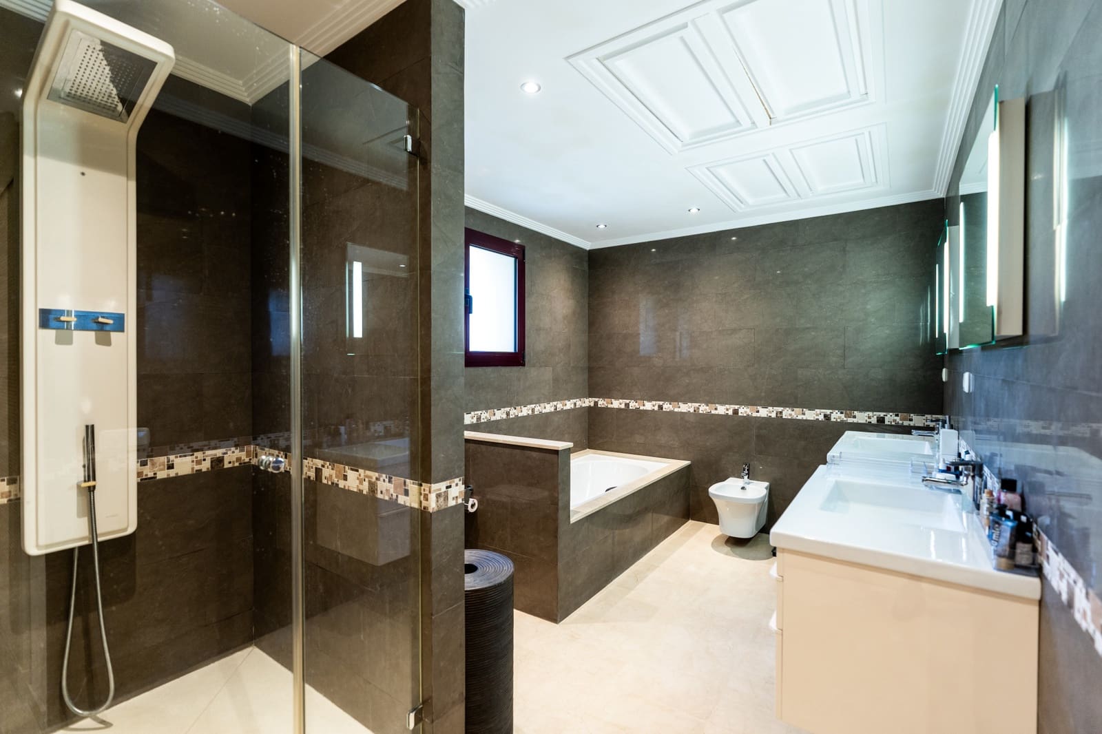 3 sypialnia Apartament na sprzedaż w Estepona z basenem - 3 500 000 € (Ref: 10003779)