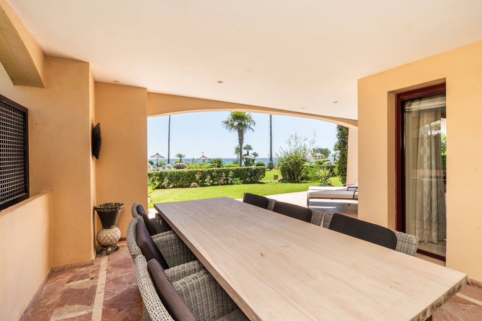 3 sypialnia Apartament na sprzedaż w Estepona z basenem - 3 500 000 € (Ref: 10003779)