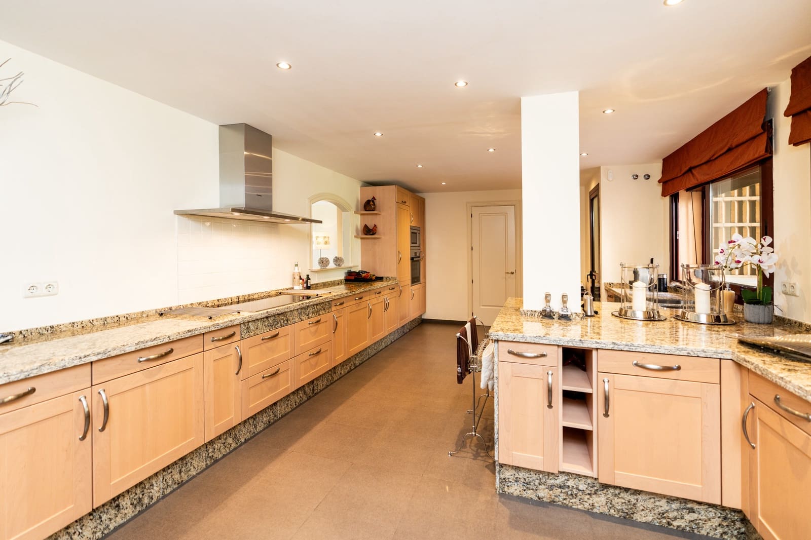3 sypialnia Apartament na sprzedaż w Estepona z basenem - 3 500 000 € (Ref: 10003779)