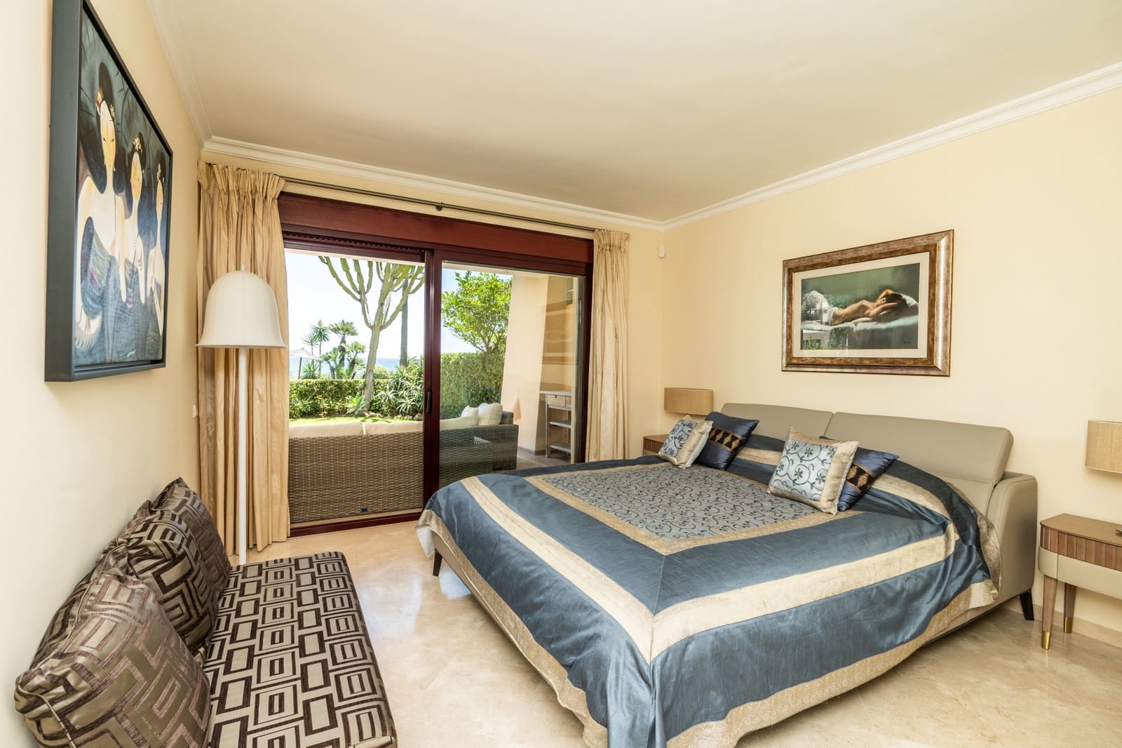 3 sypialnia Apartament na sprzedaż w Estepona z basenem - 3 500 000 € (Ref: 10003779)