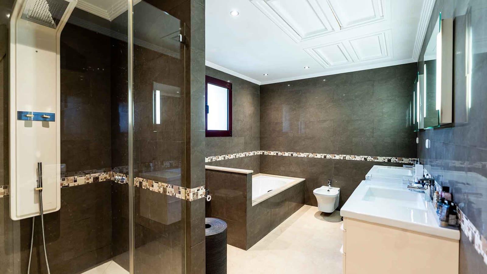 3 slaapkamer Appartement te koop in Estepona met zwembad - € 3.500.000 (Ref: 10003779)