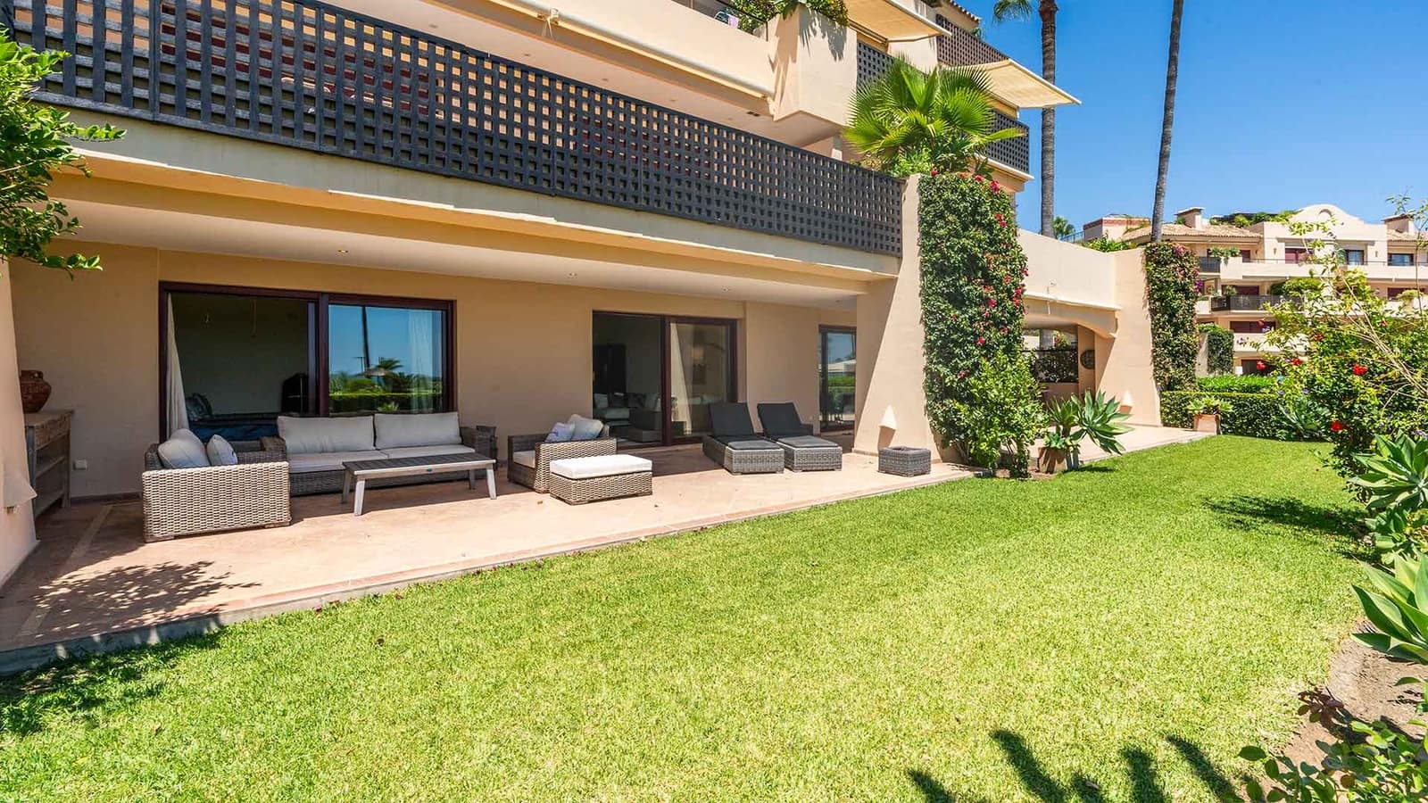 3 slaapkamer Appartement te koop in Estepona met zwembad - € 3.500.000 (Ref: 10003779)