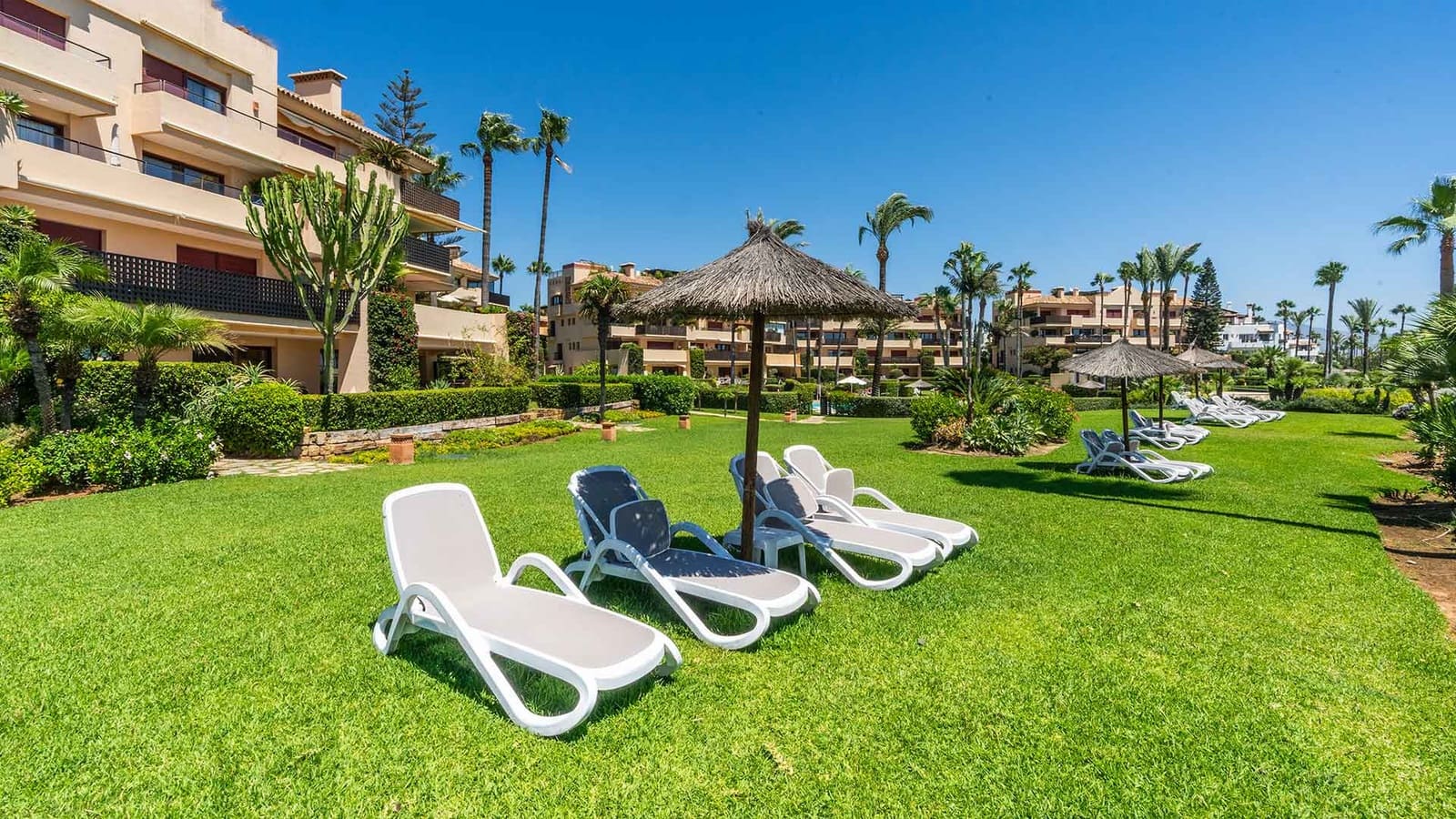 3 slaapkamer Appartement te koop in Estepona met zwembad - € 3.500.000 (Ref: 10003779)