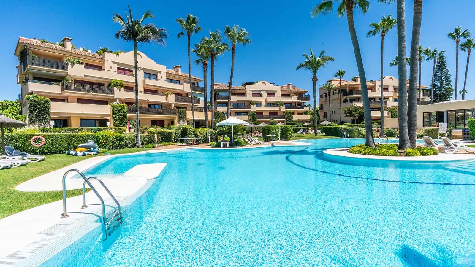 3 slaapkamer Appartement te koop in Estepona met zwembad - € 3.500.000 (Ref: 10003779)