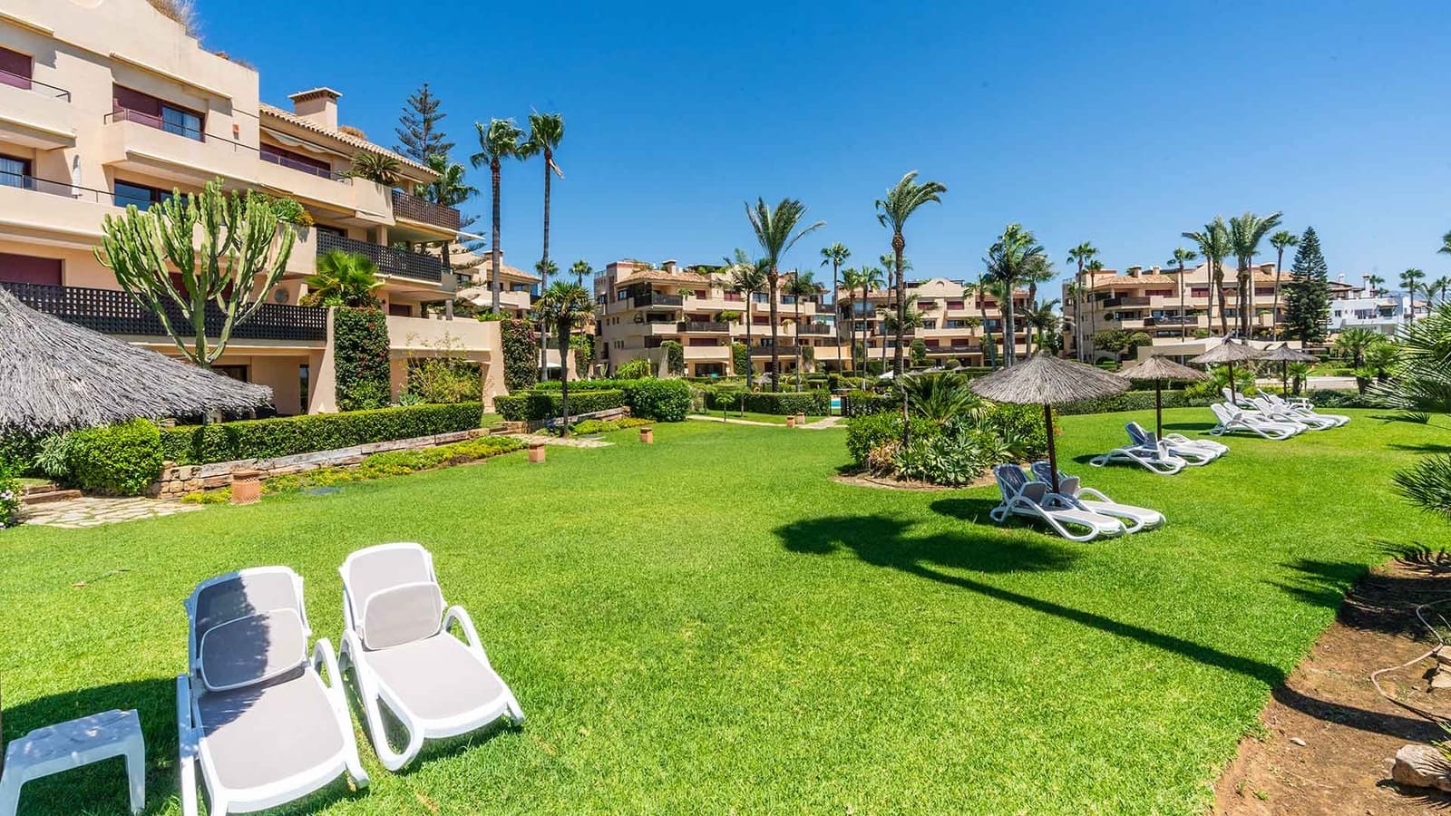 3 slaapkamer Appartement te koop in Estepona met zwembad - € 3.500.000 (Ref: 10003779)