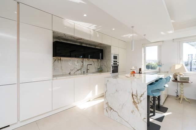 2 soverom Penthouse til salgs i Lomas De Marbella, Marbella med svømmebasseng - € 2 100 000 (Ref: 10003780)