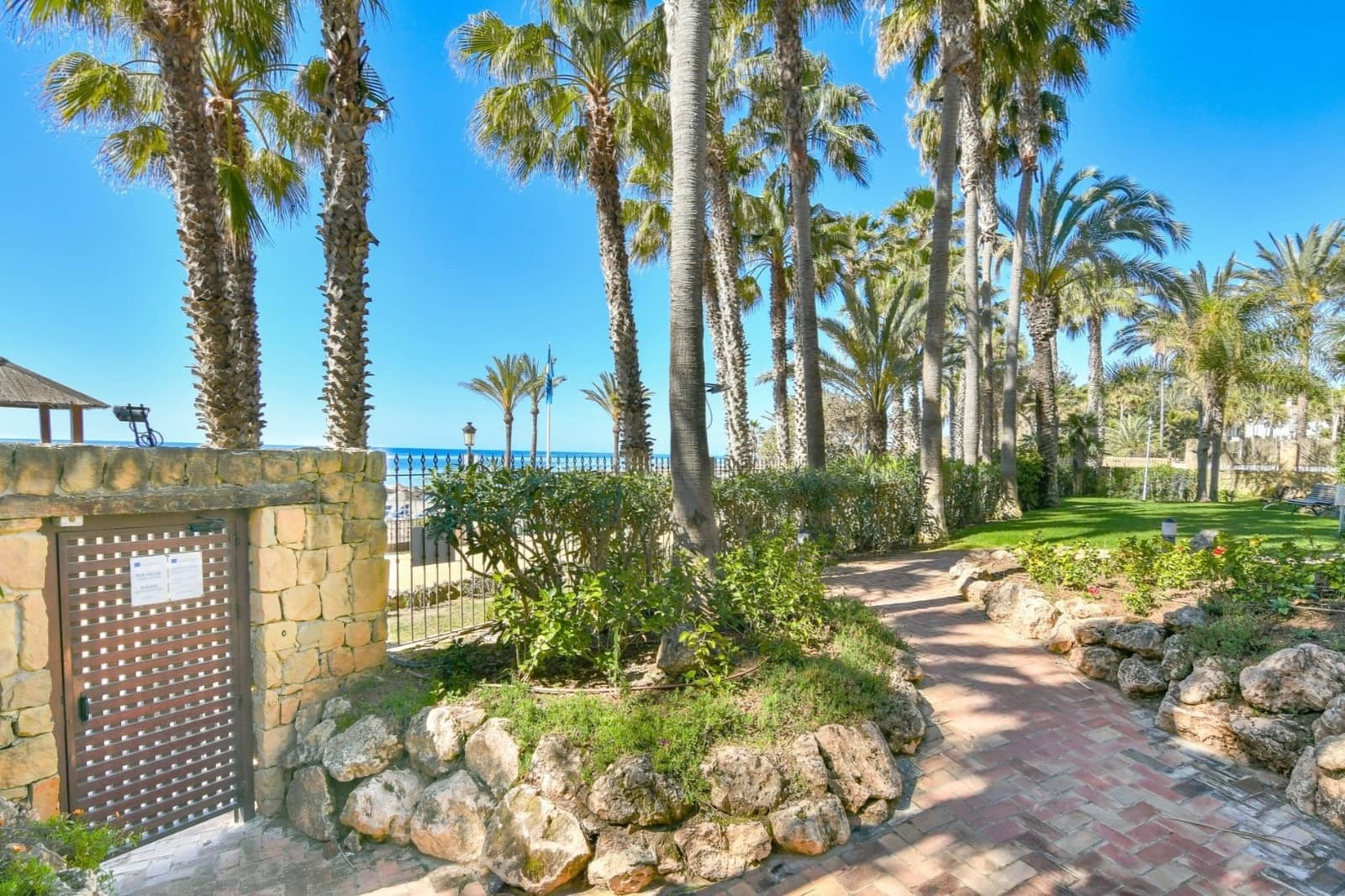 2 bedroom Penthouse for sale in Golden Mile with pool - € 2,100,000 (Ref: 10003780)