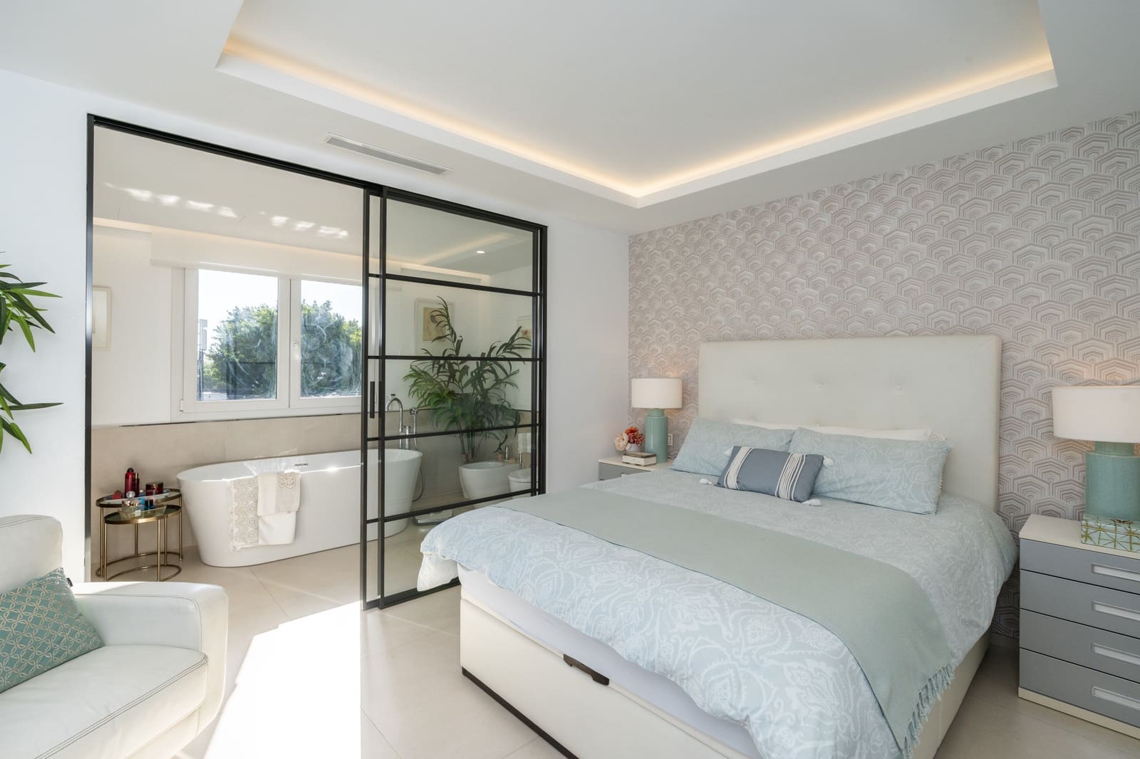 2 bedroom Penthouse for sale in Golden Mile with pool - € 2,100,000 (Ref: 10003780)