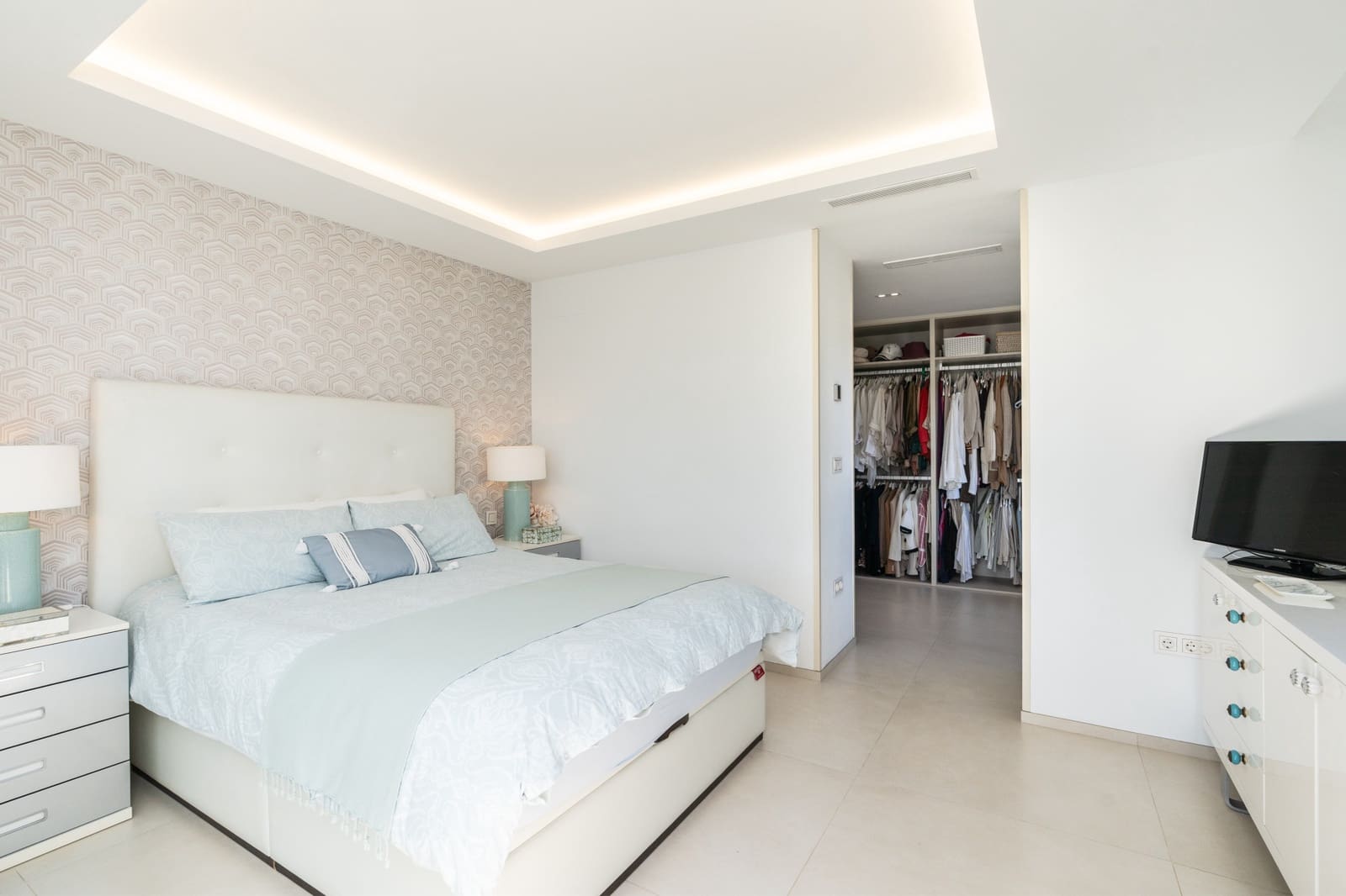 2 bedroom Penthouse for sale in Golden Mile with pool - € 2,100,000 (Ref: 10003780)