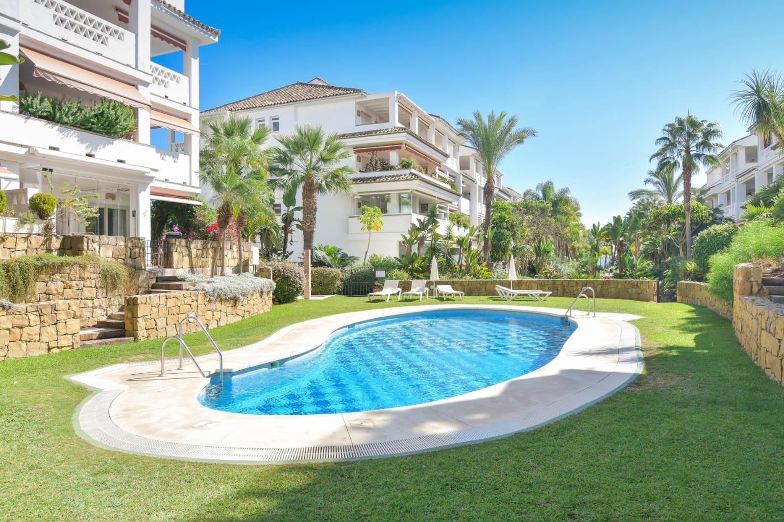 2 bedroom Penthouse for sale in Golden Mile with pool - € 2,100,000 (Ref: 10003780)