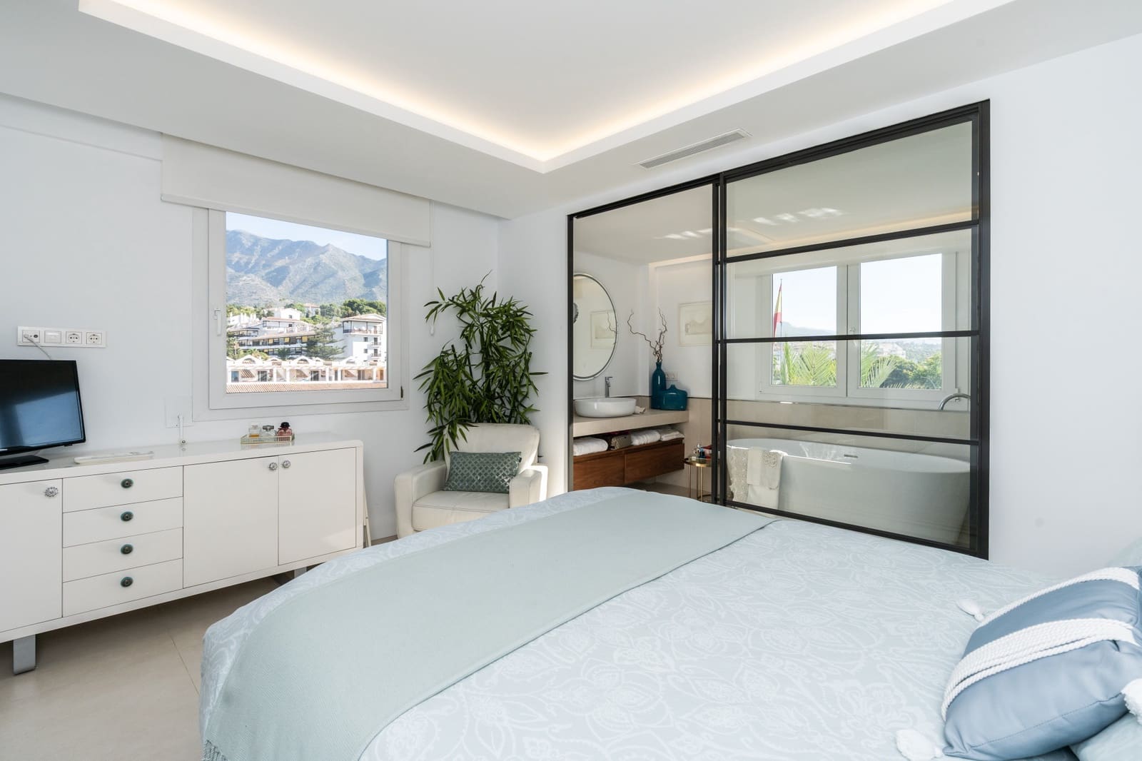 2 bedroom Penthouse for sale in Golden Mile with pool - € 2,100,000 (Ref: 10003780)