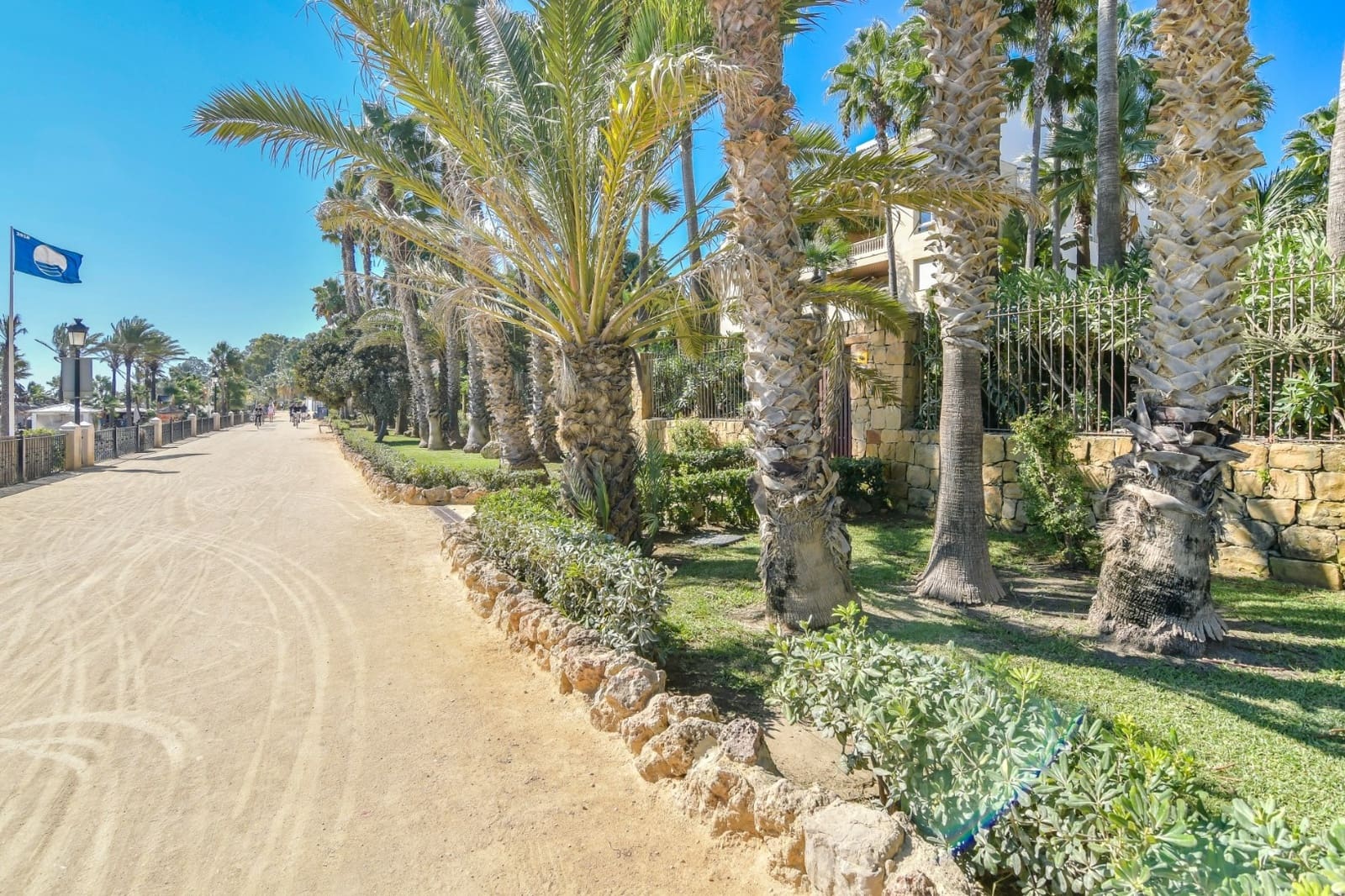 2 bedroom Penthouse for sale in Golden Mile with pool - € 2,100,000 (Ref: 10003780)