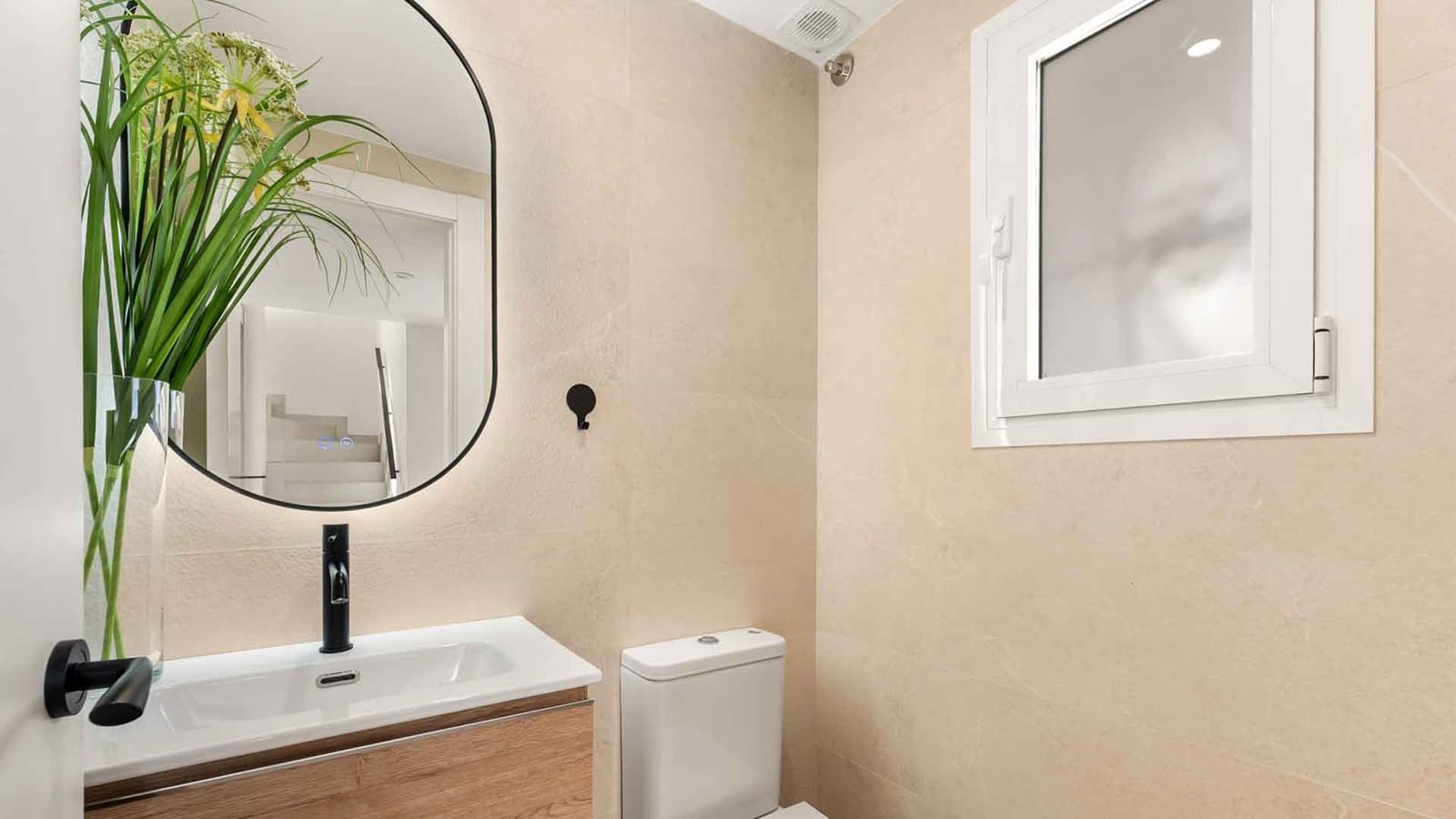 4 bedroom Townhouse for sale in Estepona with pool - € 695,000 (Ref: 10011202)
