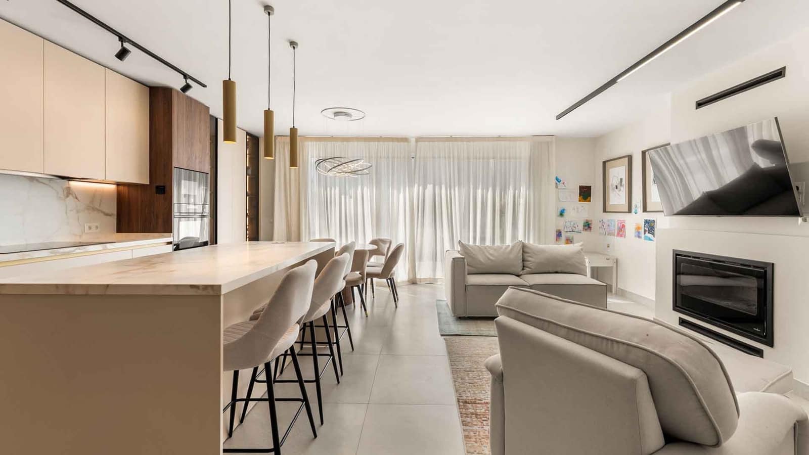 4 bedroom Townhouse for sale in Estepona with pool - € 695,000 (Ref: 10011202)