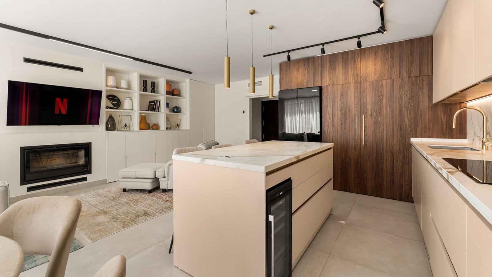 4 bedroom Townhouse for sale in Estepona with pool - € 695,000 (Ref: 10011202)
