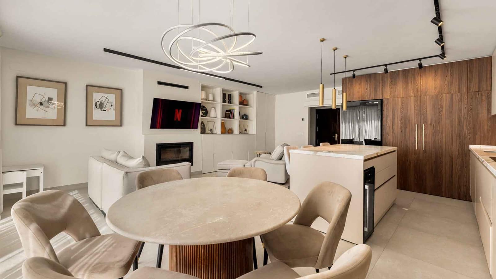 4 bedroom Townhouse for sale in Estepona with pool - € 695,000 (Ref: 10011202)