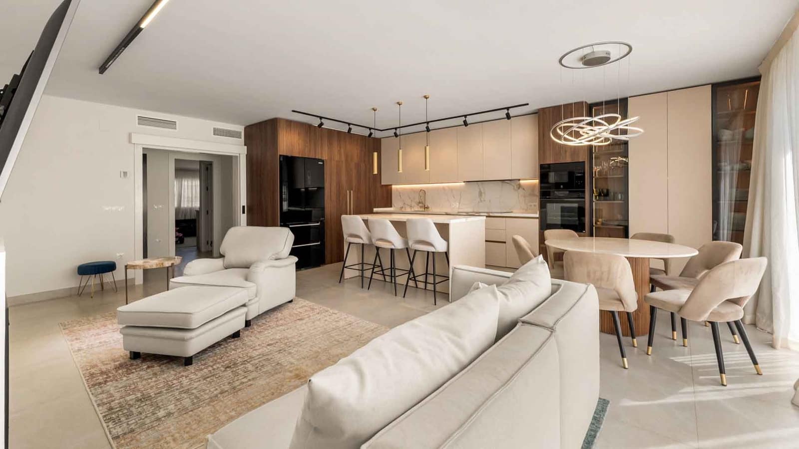 4 bedroom Townhouse for sale in Estepona with pool - € 695,000 (Ref: 10011202)