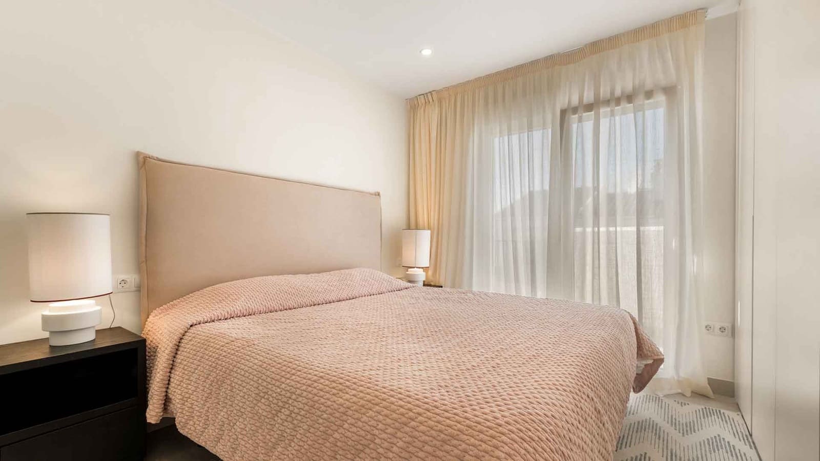 4 bedroom Townhouse for sale in Estepona with pool - € 695,000 (Ref: 10011202)