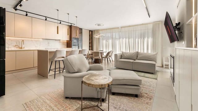 4 bedroom Townhouse for sale in Centro, Estepona with pool - € 695,000 (Ref: 10011202)