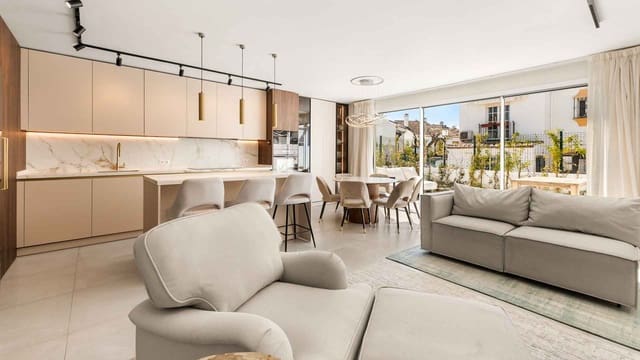 4 bedroom Townhouse for sale in Centro, Estepona with pool - € 695,000 (Ref: 10011202)